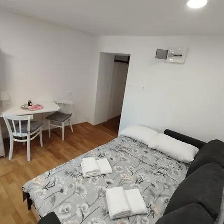 Apartament Izolita *